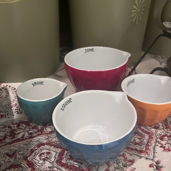 Colorful Nested Measuring Cups - Picture 2 of 3